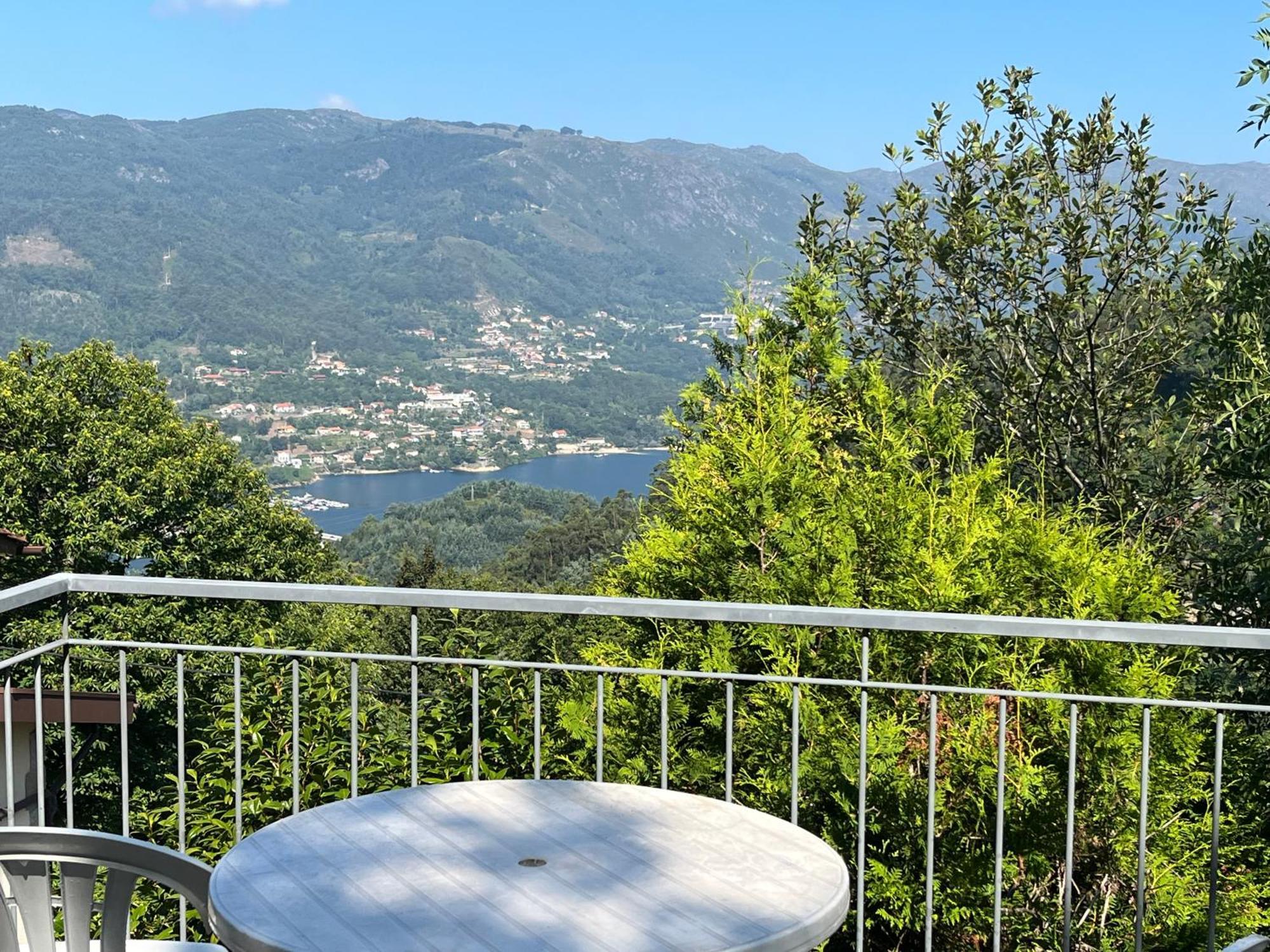 Appartamento Casa De Casarelhos - Vistas Rio, Campo E Montanha - Lareira Geres Esterno foto