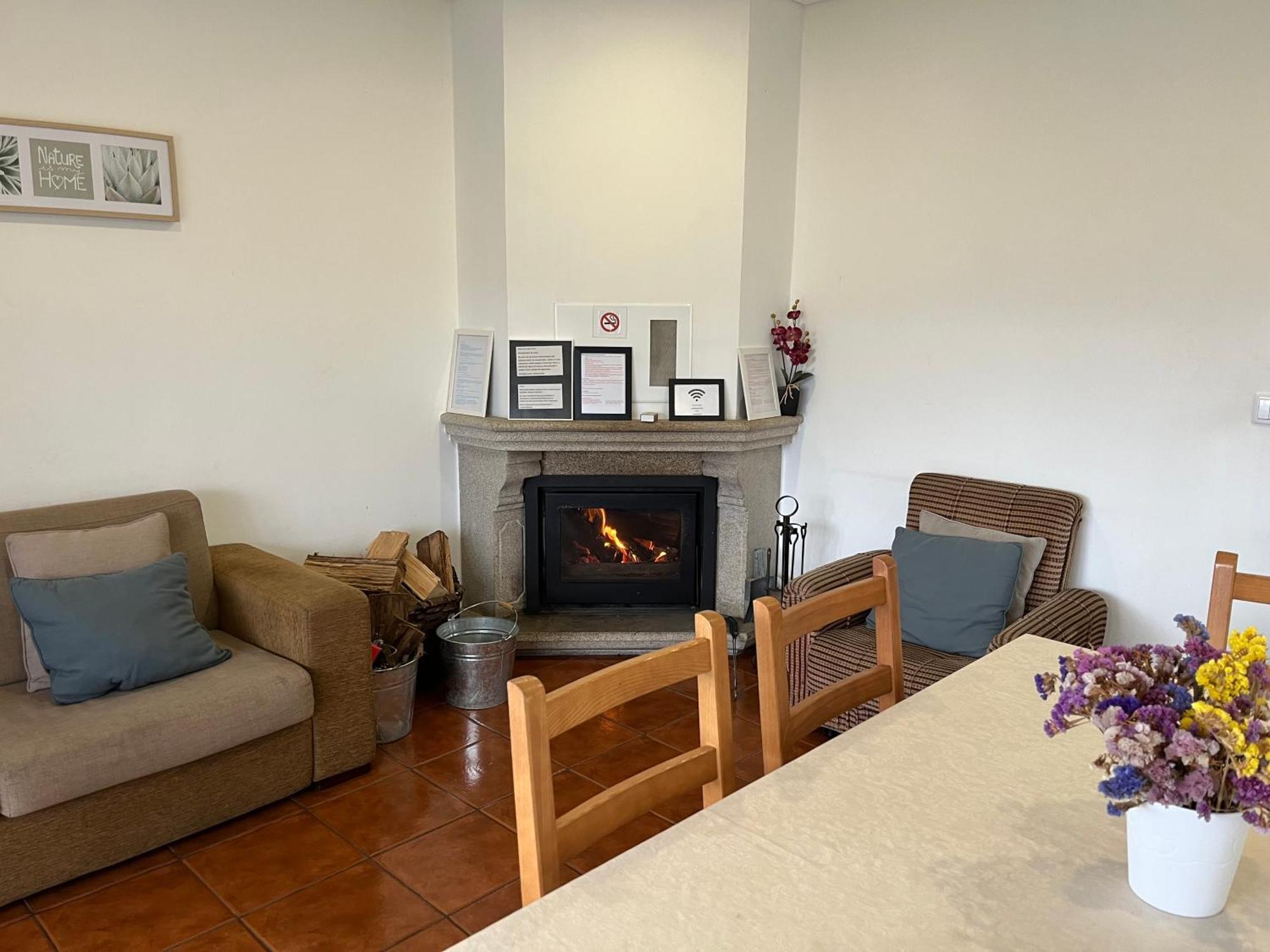 Appartamento Casa De Casarelhos - Vistas Rio, Campo E Montanha - Lareira Geres Esterno foto