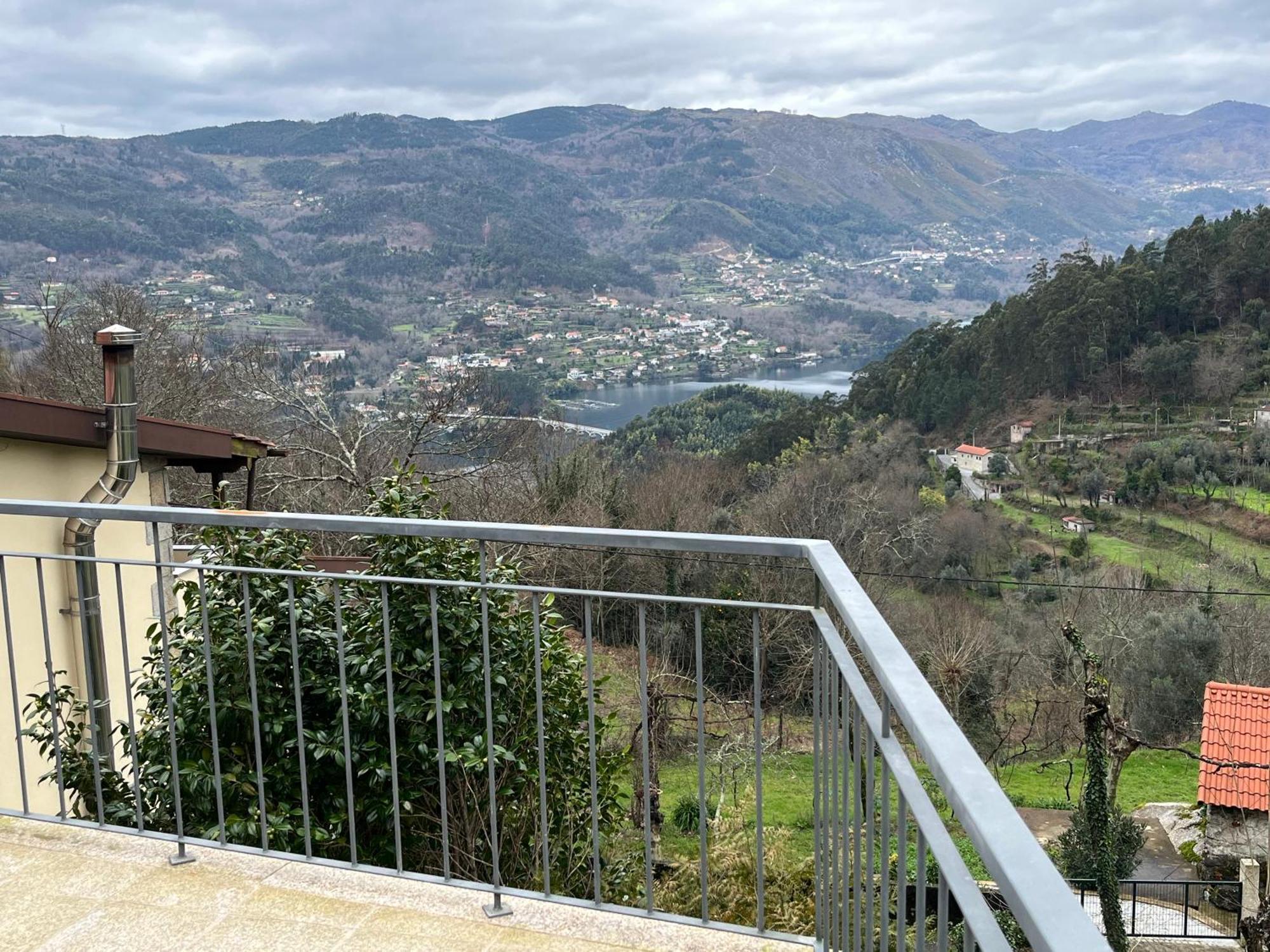 Appartamento Casa De Casarelhos - Vistas Rio, Campo E Montanha - Lareira Geres Esterno foto