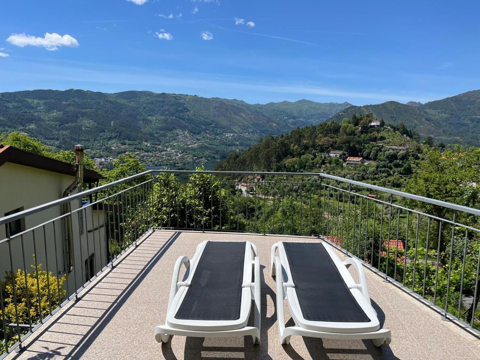 Appartamento Casa De Casarelhos - Vistas Rio, Campo E Montanha - Lareira Geres Esterno foto