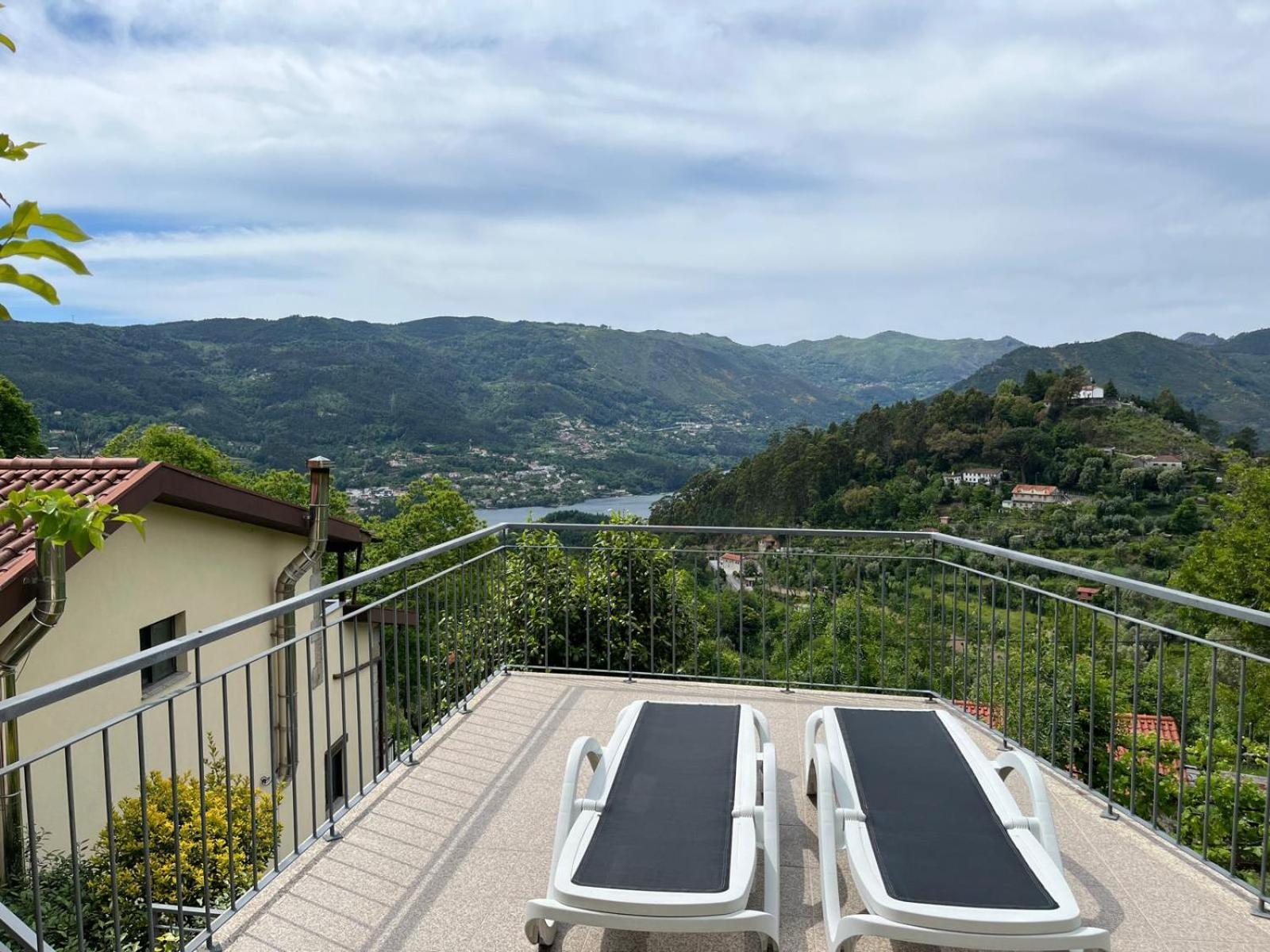 Appartamento Casa De Casarelhos - Vistas Rio, Campo E Montanha - Lareira Geres Esterno foto